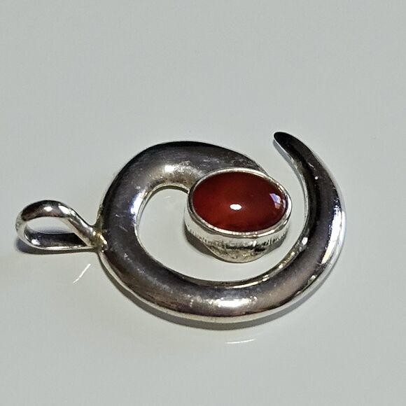 *Sale* Vintage LD Sterling Silver Swirl Pendant With Oval Garnet - Picture 9 of 10